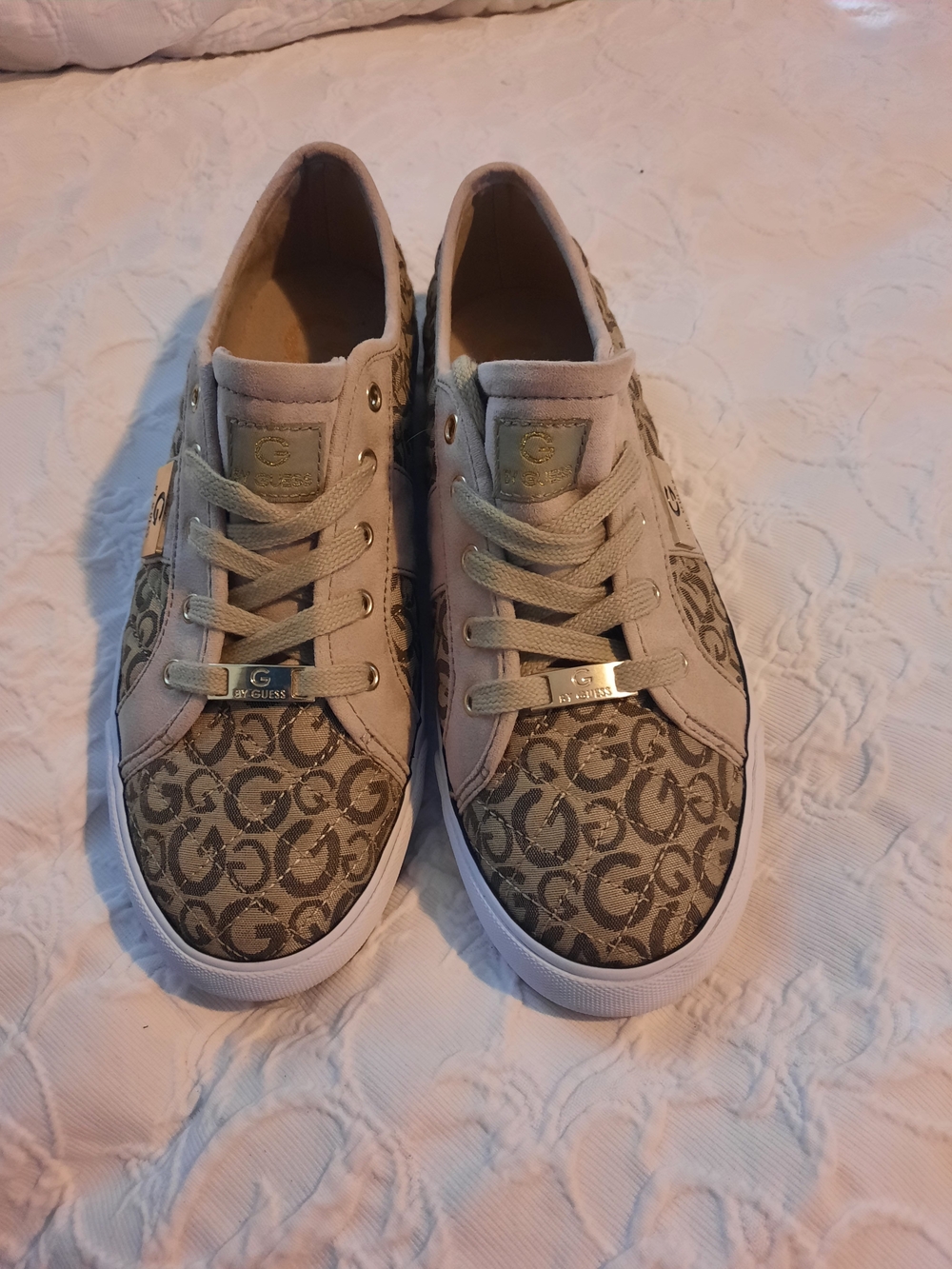 GUESS Women’s Tan Logo Low-Top Sneakers